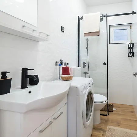 1-bedroom Near Airport