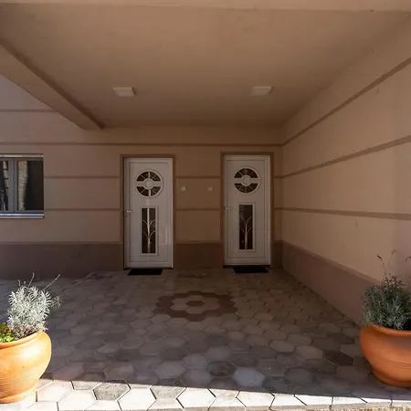 1-bedroom Near Airport *