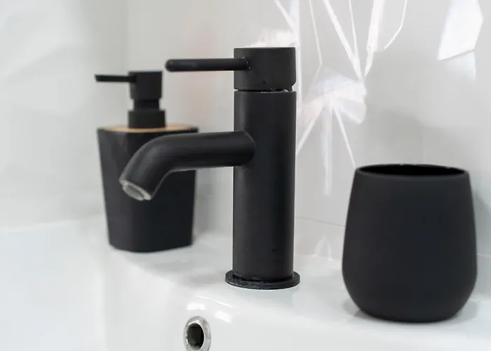 1-bedroom Near Airport شقة Surčin