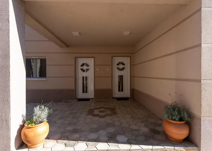 1-bedroom Near Airport *